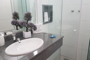 Suite St. Tripla 0 Banheiro